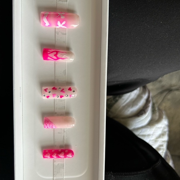 Press on nails - Picture 2 of 2